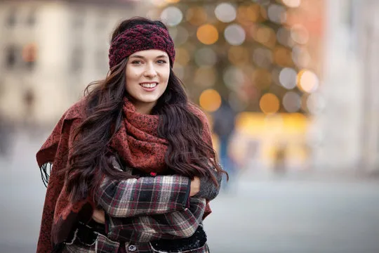 使用手机完成应用安装的用户形象图